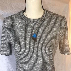 H & M ribbed grey shirt